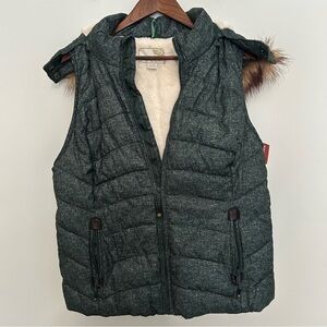 Green Tea fur lined women’s XL forest green zip up puffer vest with fur hood NWT
